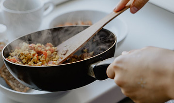 How to keep fried rice from sticking to pan_clean with spatula