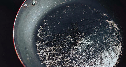 Why do eggs stick to the pan no matter what_Non-stick (Teflon) pan already damaged