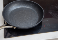 Can you leave pans on the induction hob?